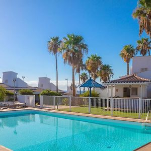 Bungalows Side Shore